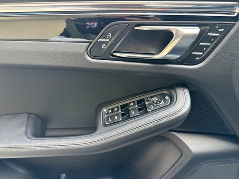 Certified 2026 Porsche Macan AWD/4WD image 12