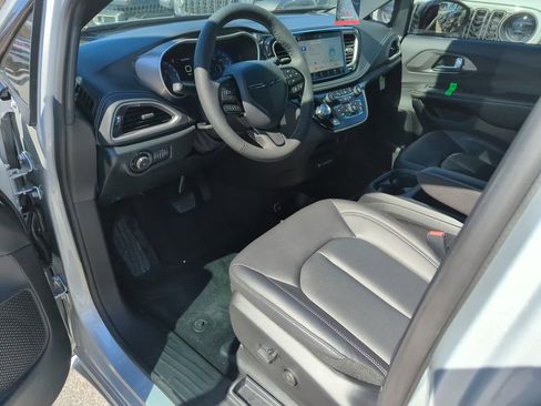 New 2026 Chrysler Pacifica Select w/ S Appearance Package image 11