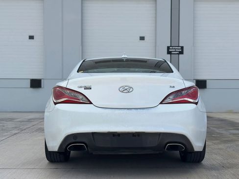 Used 2015 Hyundai Genesis 3.8 image 9
