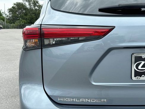 Used 2022 Toyota Highlander XLE FWD image 10