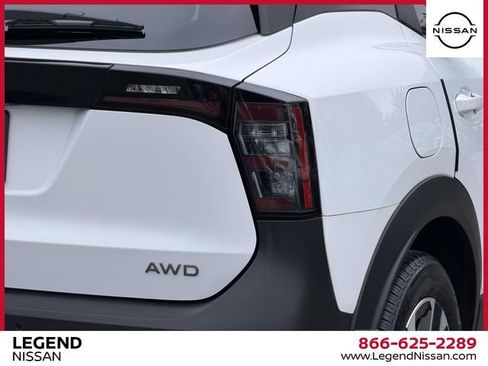 Used 2025 Nissan Kicks SV AWD/4WD image 12
