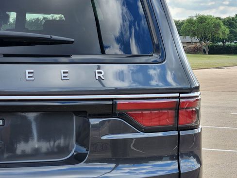 Used 2022 Jeep Wagoneer Series III w/ Flexible Seating Group AWD/4WD image 16