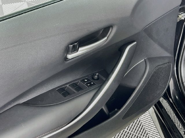 Used 2024 Toyota Corolla SE w/ SE Premium Package FWD image 18