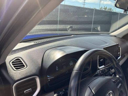 Used 2025 Hyundai Venue SEL FWD image 36