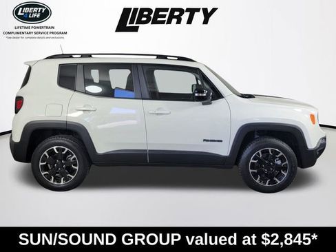 Used 2023 Jeep Renegade Latitude w/ Sun/Sound Group AWD/4WD image 2