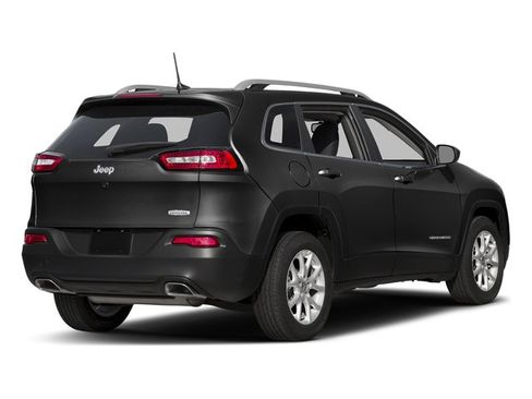 Certified 2018 Jeep Cherokee Latitude w/ Altitude Package AWD/4WD image 3