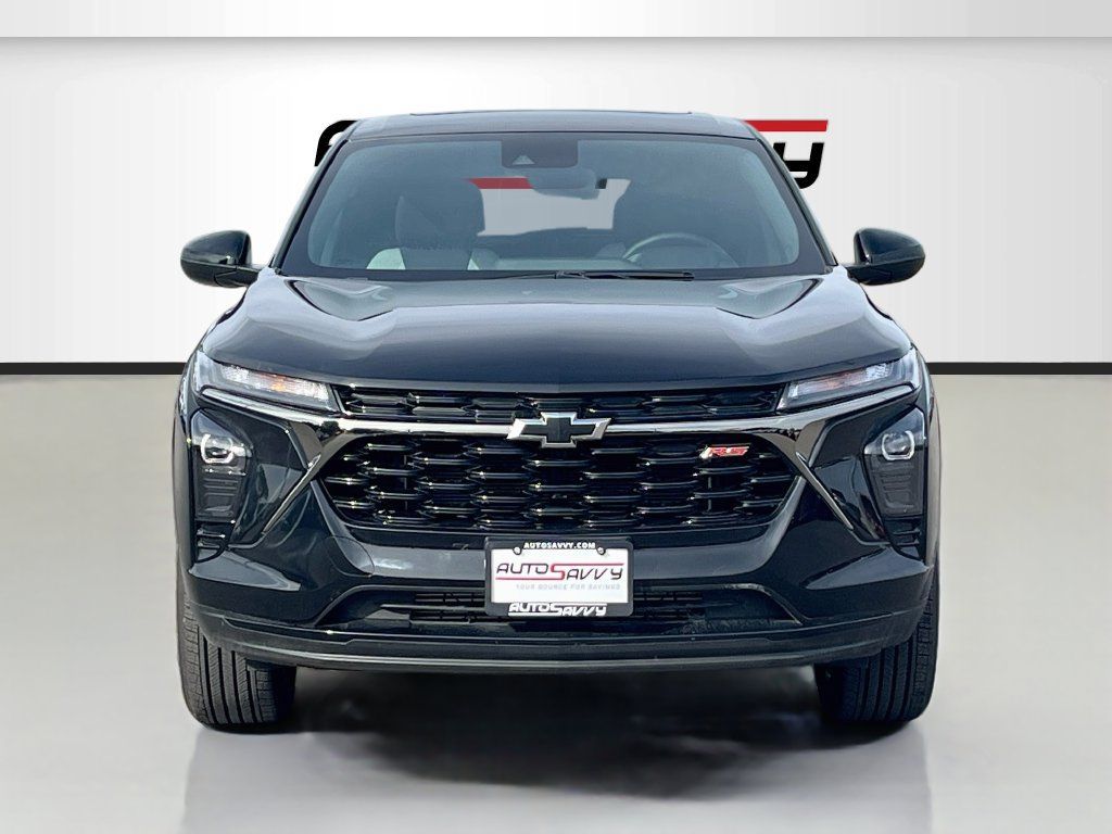 Used 2026 Chevrolet Trax RS w/ Sunroof Package FWD image 2