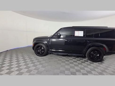 Used 2025 Land Rover Defender 130 X-Dynamic SE image 46