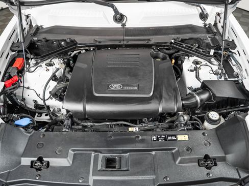 Used 2023 Land Rover Defender 110 S AWD/4WD image 3
