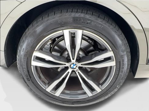 Used 2022 BMW X7 xDrive40i w/ M Sport Package AWD/4WD image 14