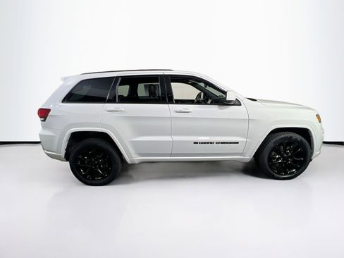 Used 2022 Jeep Grand Cherokee Laredo X image 4