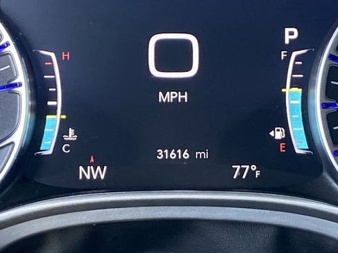 Used 2024 Chrysler Pacifica Touring FWD image 36