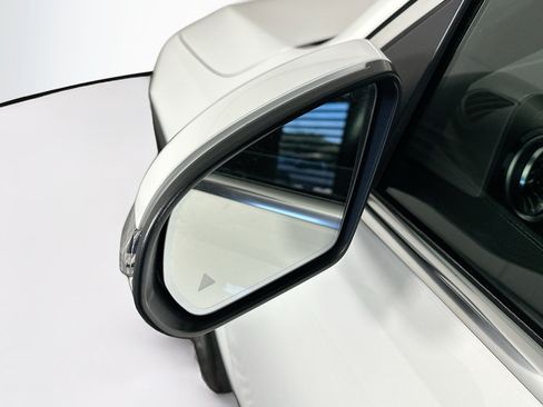 Used 2025 Mercedes-Benz GLB 250 image 16