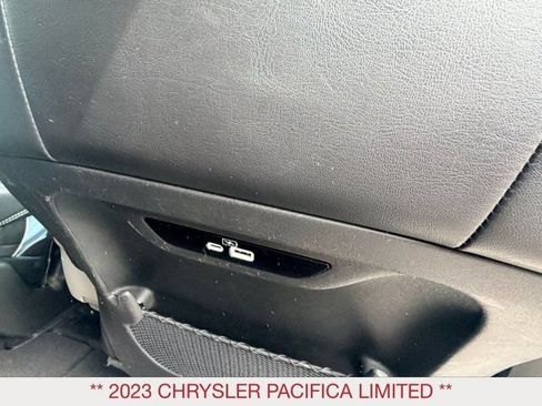 Certified 2023 Chrysler Pacifica Limited FWD image 11