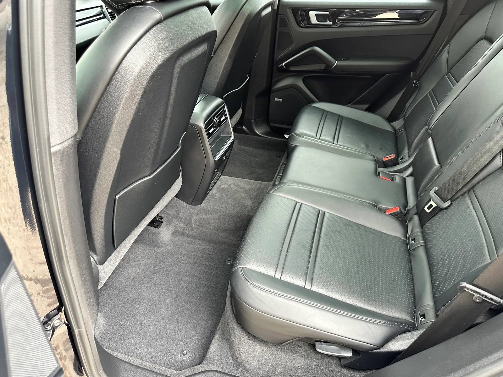 Used 2019 Porsche Cayenne AWD/4WD image 18