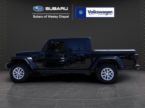 Used 2023 Jeep Gladiator Sport image 5