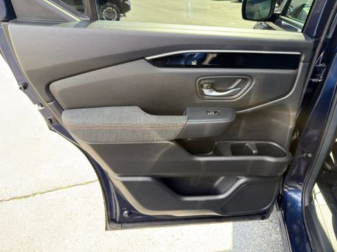 Used 2025 Honda Pilot Sport image 29