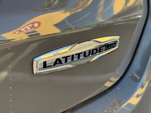 Used 2023 Jeep Compass Latitude w/ Sun and Sound Group image 10