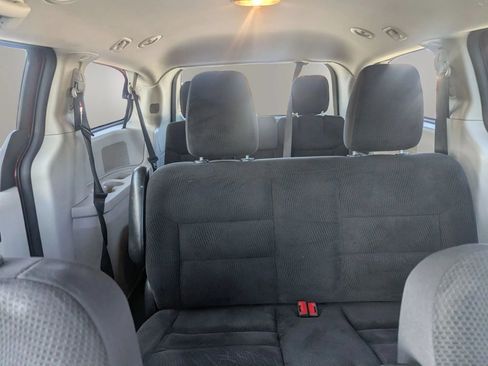 Used 2019 Dodge Grand Caravan SE w/ UConnect Hands-Free Group FWD image 19
