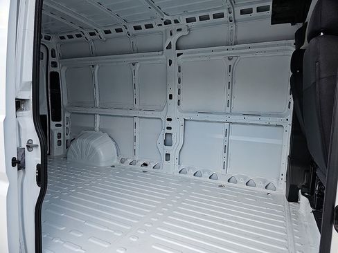 Used 2025 RAM ProMaster 2500 FWD image 10