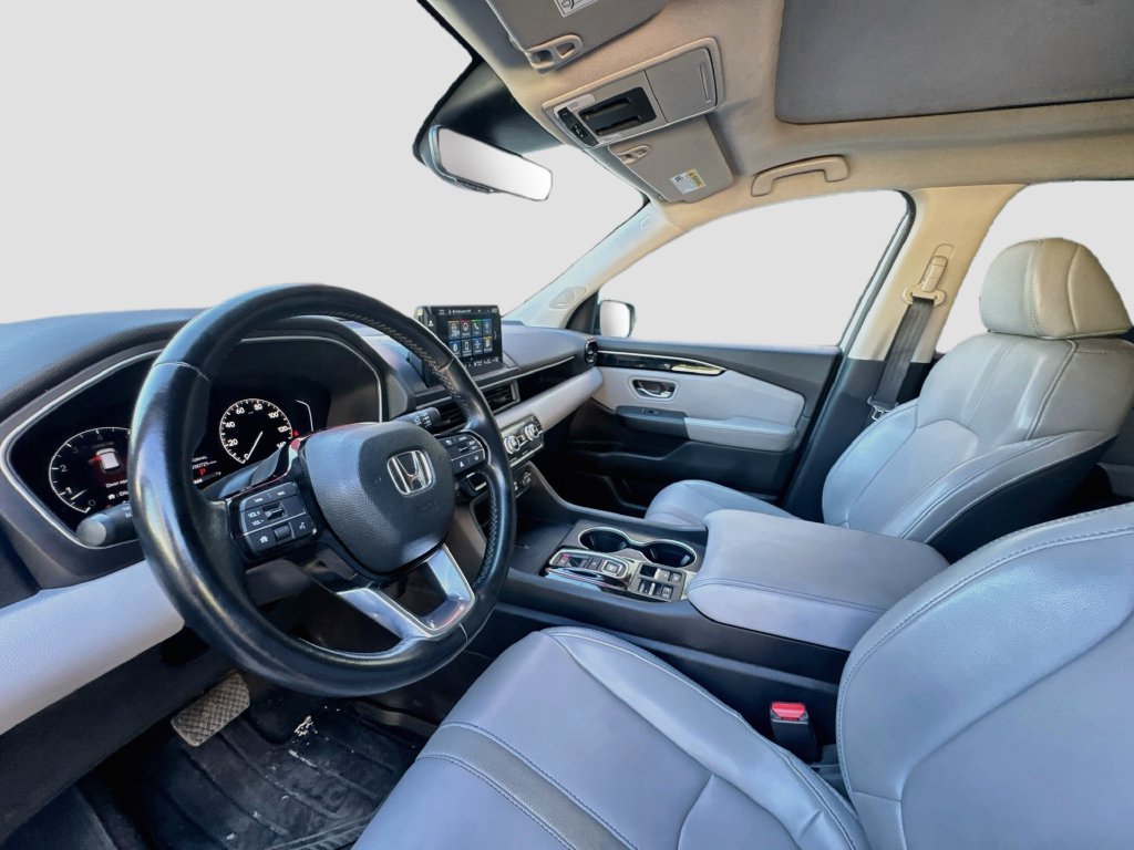 Used 2025 Honda Pilot Touring image 9