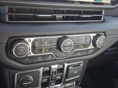 New 2026 Jeep Wrangler Unlimited Rubicon image 12