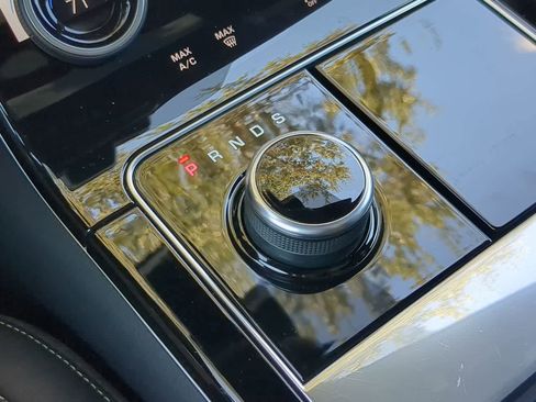 Used 2019 Land Rover Range Rover Velar S image 32