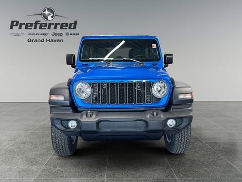 Used 2025 Jeep Wrangler Sport S AWD/4WD image 4