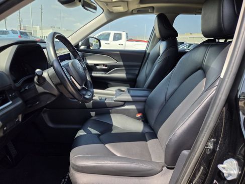 Used 2025 Toyota Grand Highlander FWD image 27