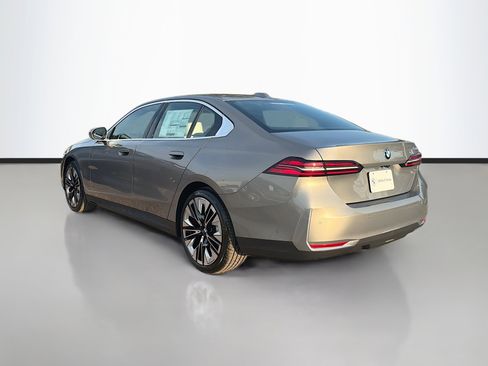 New 2026 BMW 530i w/ Convenience Package image 5