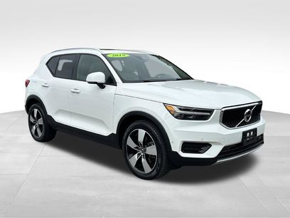 Used 2019 Volvo XC40 T5 Momentum