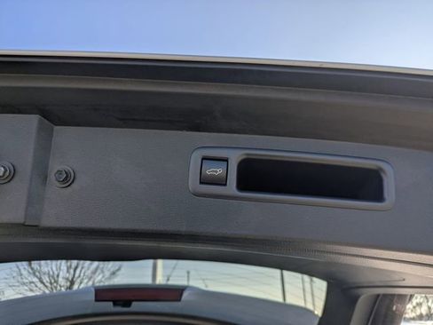 Used 2024 Toyota Highlander LE image 30