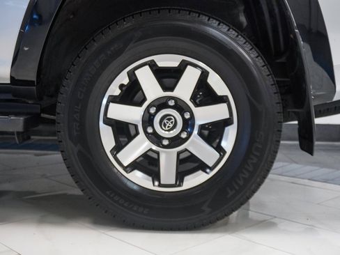 Used 2022 Toyota 4Runner TRD Off-Road image 11