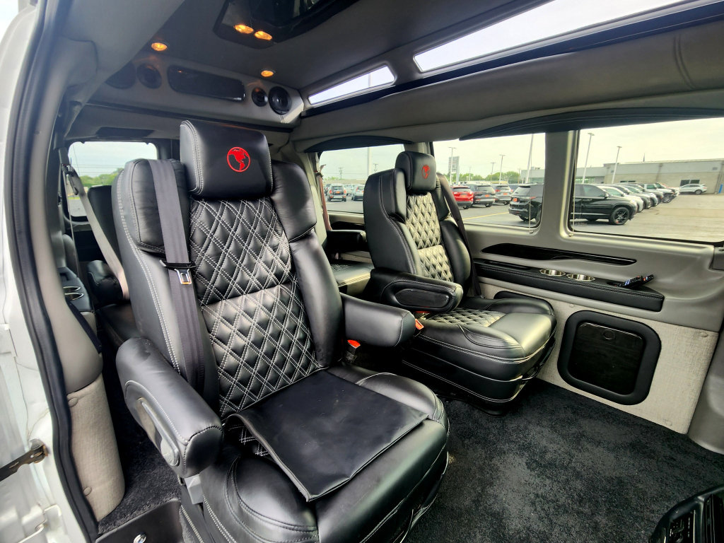 Used 2023 Chevrolet Express 2500 RWD image 5