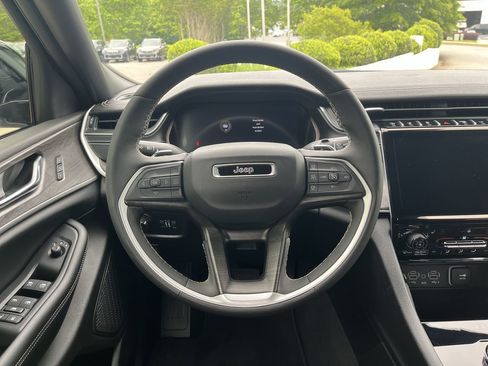 Used 2024 Jeep Grand Cherokee L Limited w/ Black Appearance Package RWD image 20