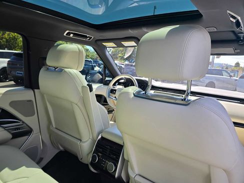 Used 2023 Land Rover Range Rover SE image 15