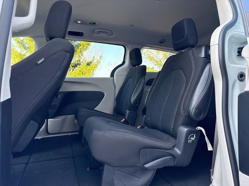 Used 2023 Chrysler Voyager LX image 28