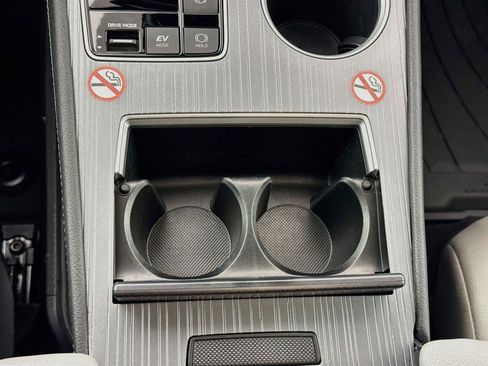 Certified 2026 Toyota Sienna XLE FWD image 30