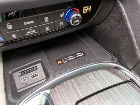 Used 2023 Buick Enclave Avenir w/ Avenir Technology Package FWD image 27
