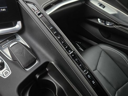 Used 2022 Chevrolet Corvette Stingray Coupe w/ 1LT image 17