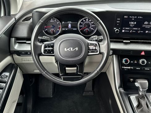 Certified 2023 Kia Carnival LX image 17