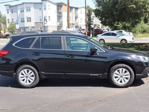 Used 2018 Subaru Outback 2.5i Premium AWD/4WD image 3