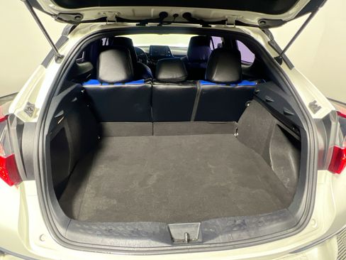 Used 2019 Toyota C-HR XLE image 32