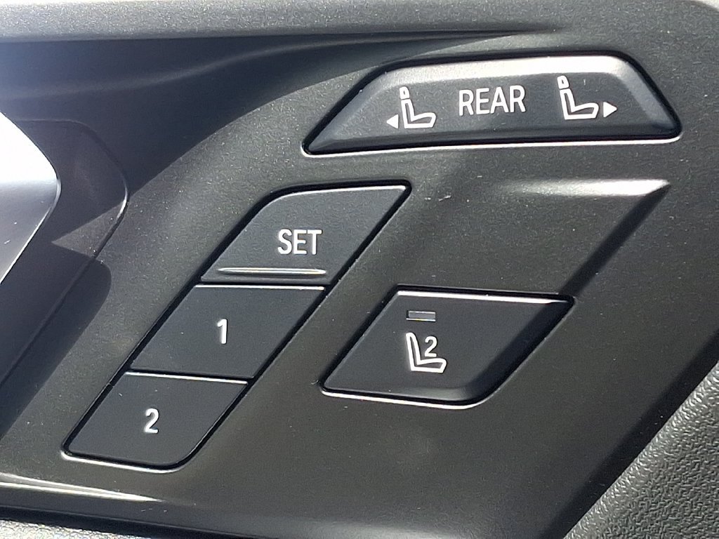 Used 2024 BMW X7 xDrive40i AWD/4WD image 27