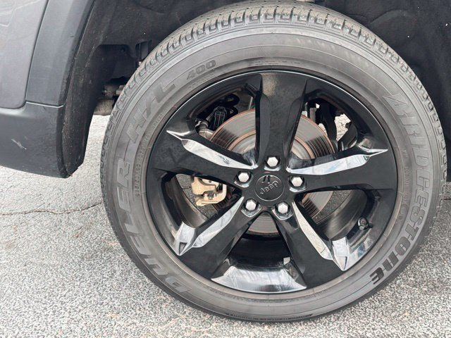 Used 2023 Jeep Grand Cherokee Altitude AWD/4WD image 6