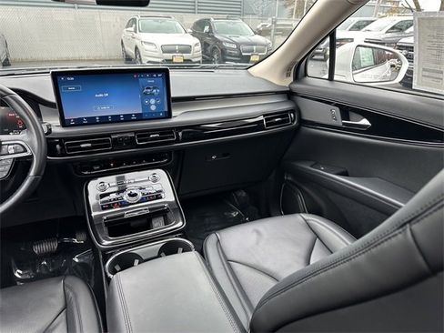 Certified 2022 Lincoln Nautilus Reserve image 17