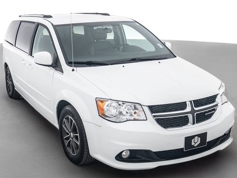 Used 2017 Dodge Grand Caravan SXT FWD image 1