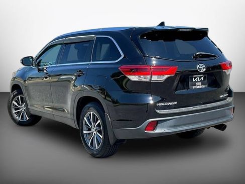 Used 2019 Toyota Highlander XLE AWD/4WD image 4