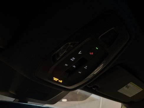 Used 2025 Audi Q5 Premium w/ Convenience Package image 19