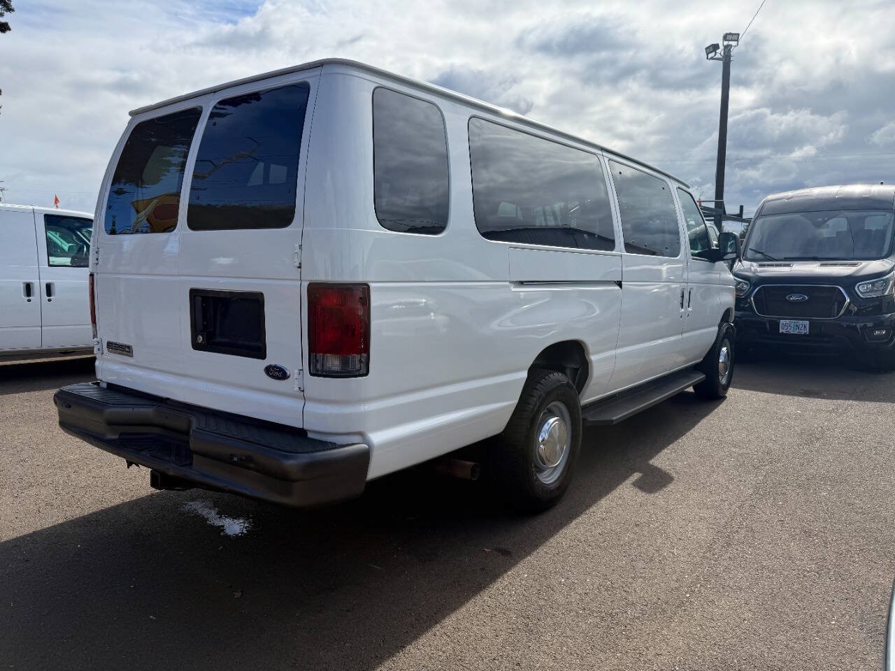 Used 2006 Ford E-350 and Econoline 350 XL RWD image 6